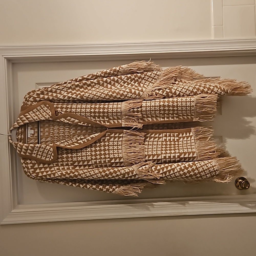 Cape/Shawl, New York and Company, one size, taupe and white